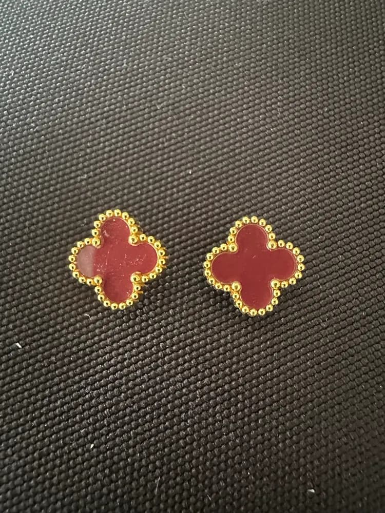 Kırmızı Taşlı Altın Kaplama Çelik Küpe